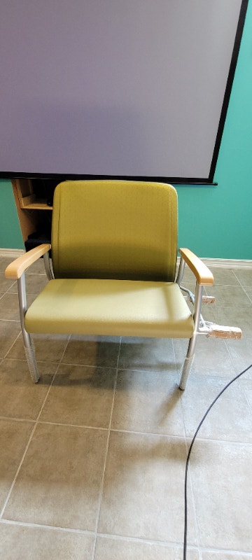 Chair for senior, wide seat