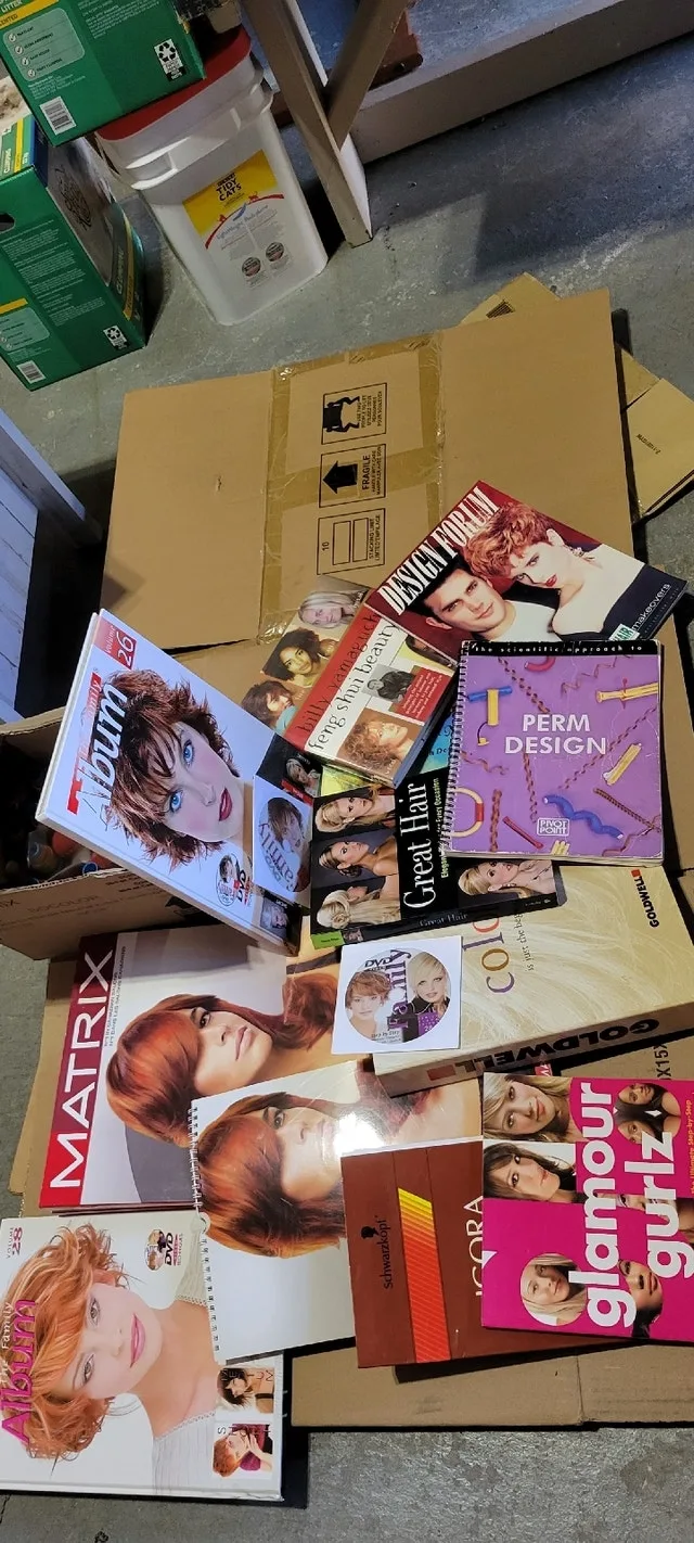 Hairstylist books and Matrix color chart - photo 3