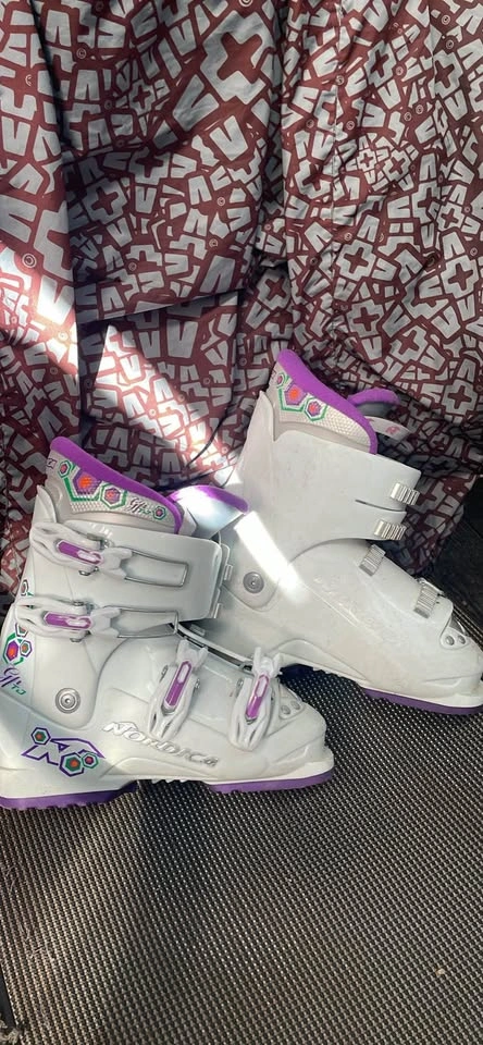 Girls Nordica Ski Boots - photo 2