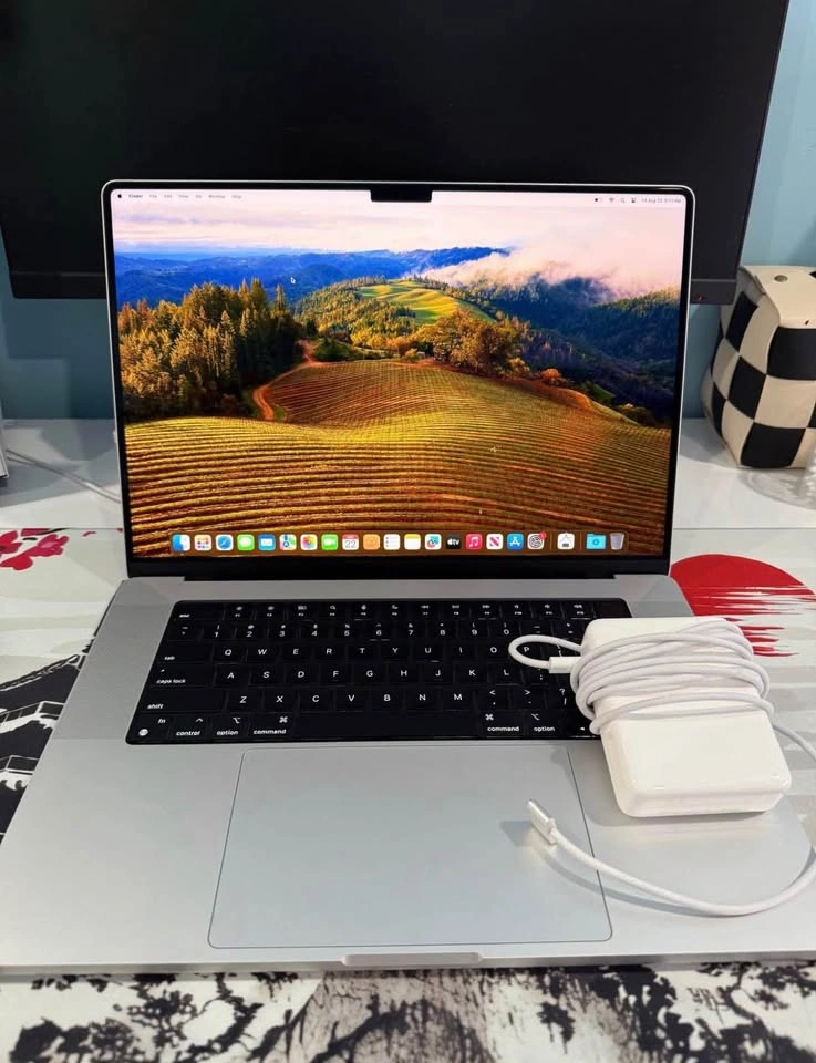 16” MacBook M1 Pro (32GB RAM, 512GB SSD) - photo 2