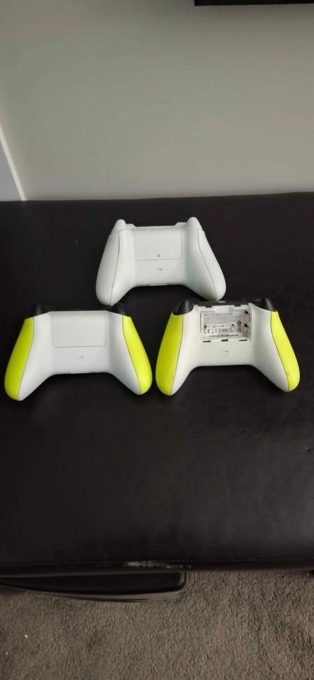 XBOX SERIES CONTROLLERS - photo 2