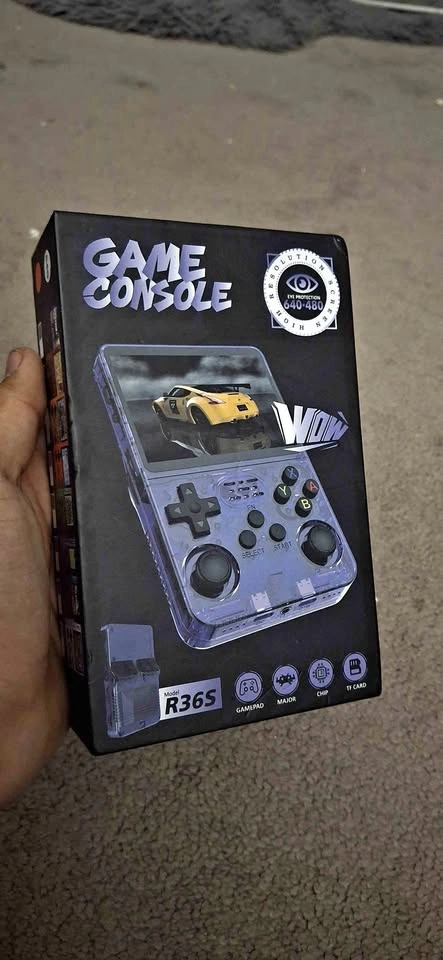 Hand held gaming console