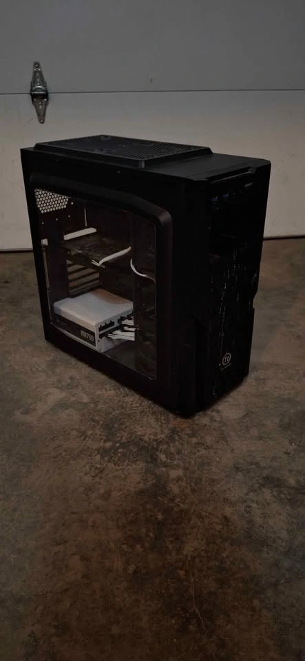GAMING CASE WITH PARTS - photo 2