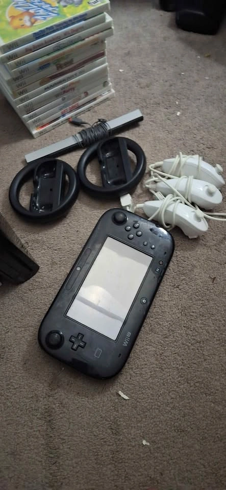 HUGE Nintendo Wii & Wii U Bundle - Consoles, Controllers & Games - photo 2