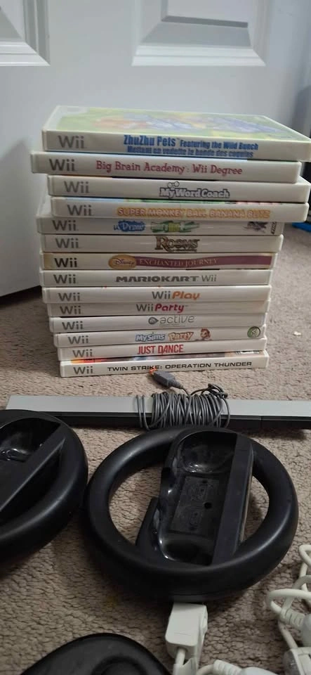 HUGE Nintendo Wii & Wii U Bundle - Consoles, Controllers & Games - photo 5