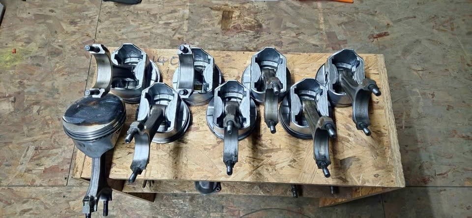 Flat top 454 pistons