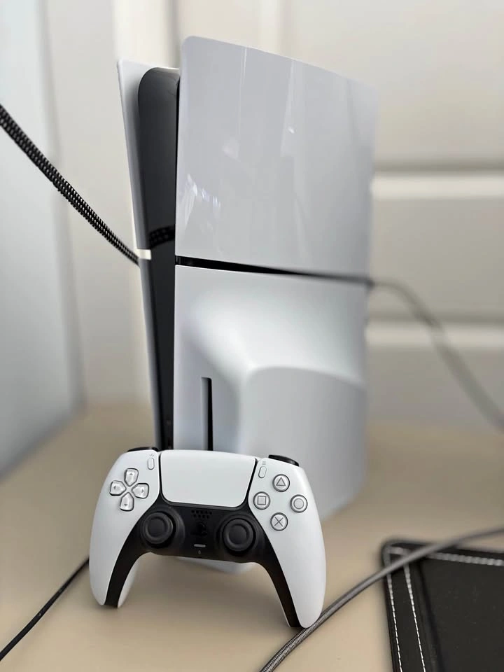 PS5 Slim Disc Version - 1 Month Old