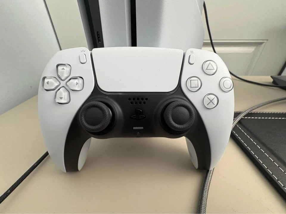 PS5 Slim Disc Version - 1 Month Old - photo 2