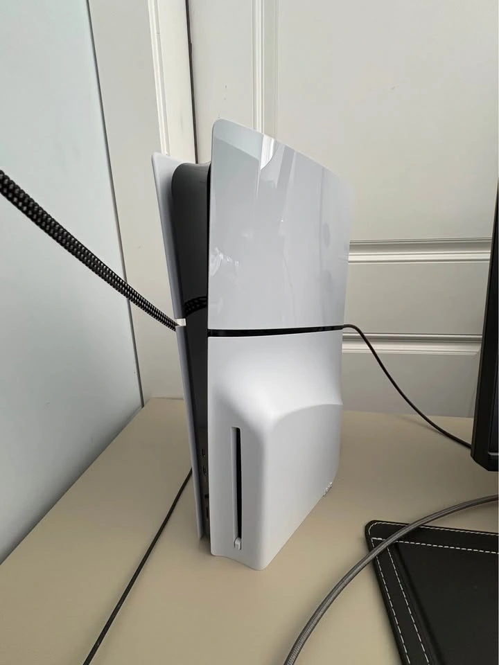PS5 Slim Disc Version - 1 Month Old - photo 3