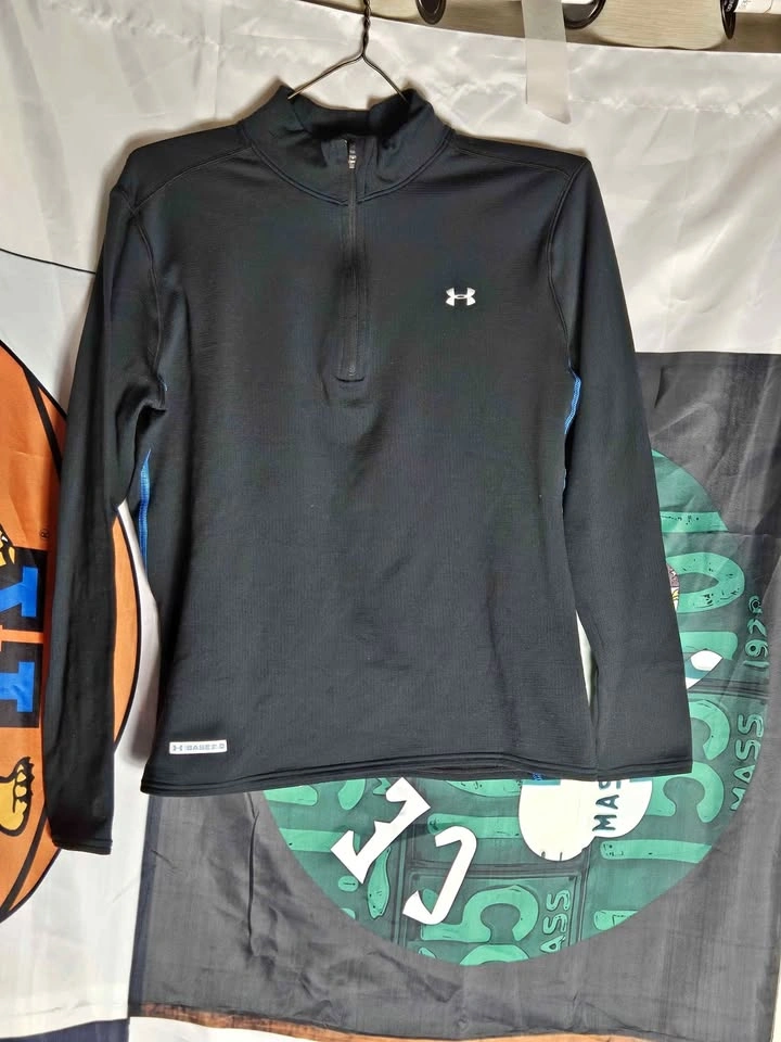 Under Armour Men's Long Sleeve Base 2.0 1/4 zip. Medium.