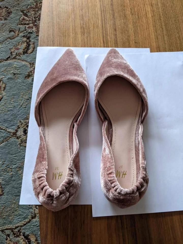 H&M Blush Pointed Toe Velvet Flats - photo 3