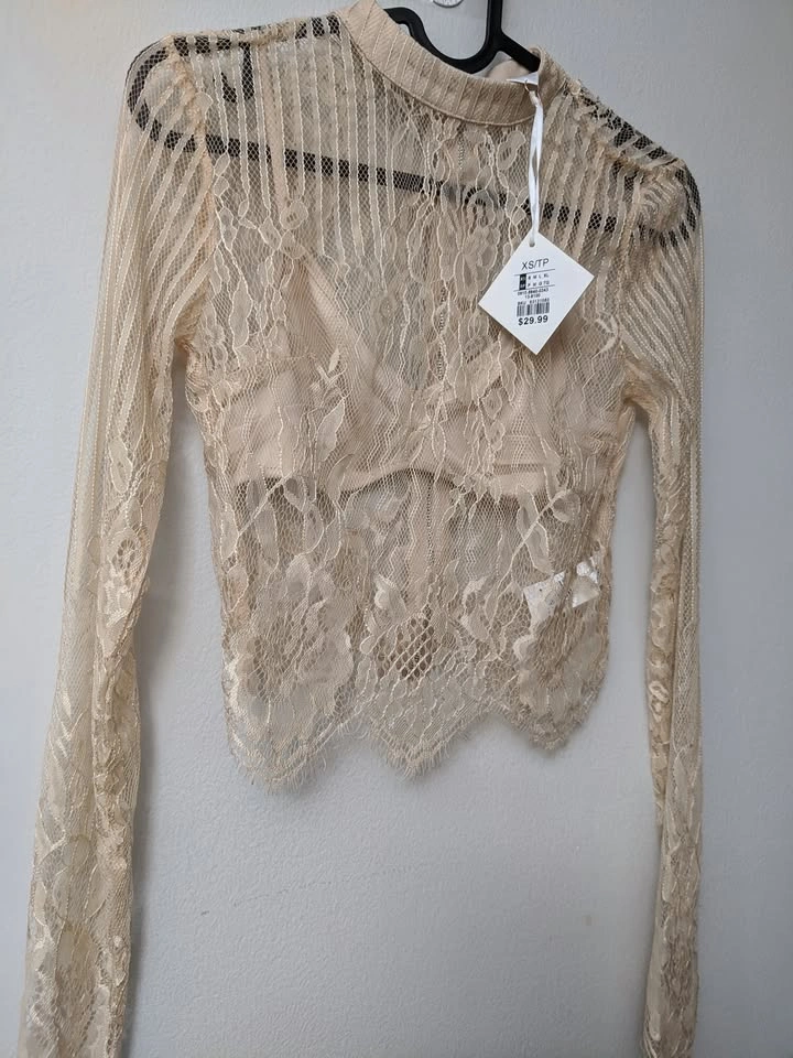 Urban planet Lace Scallop Back Zip Long Sleeve Cropped Top - photo 2