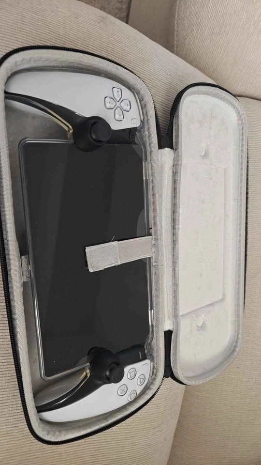 Almost New PS Portal W accessories - photo 2