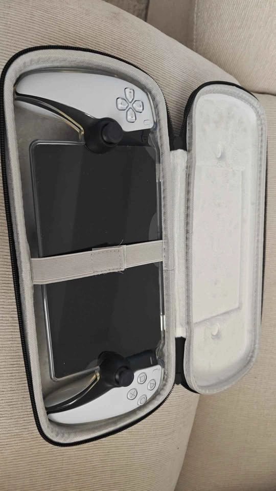 Almost New PS Portal W accessories - photo 3