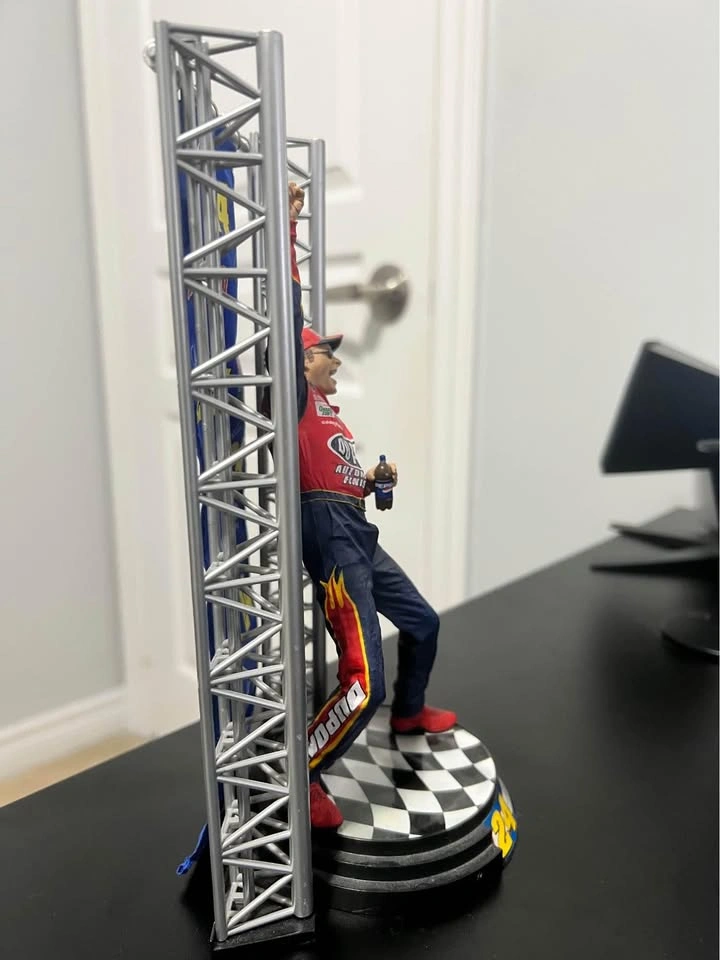 Jeff Gordon NASCAR Figurine - 2001 Champion - photo 4