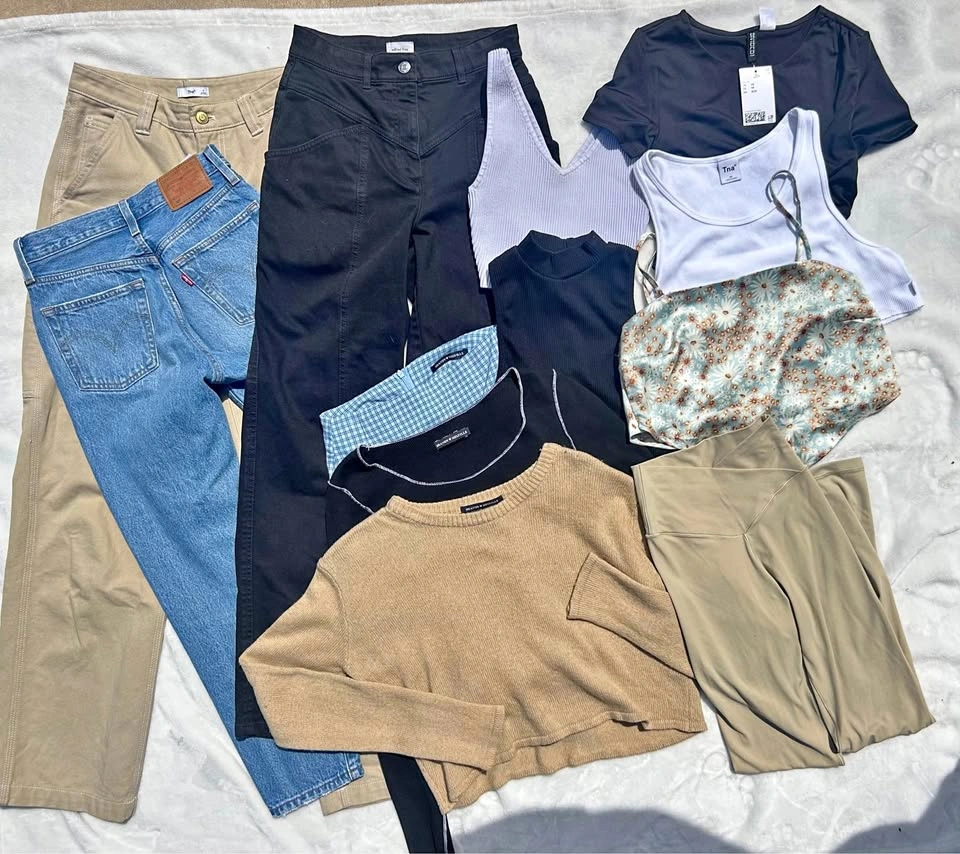 Clothing Lot XS: Aritzia, Brandy Melville, Garage, Aerie