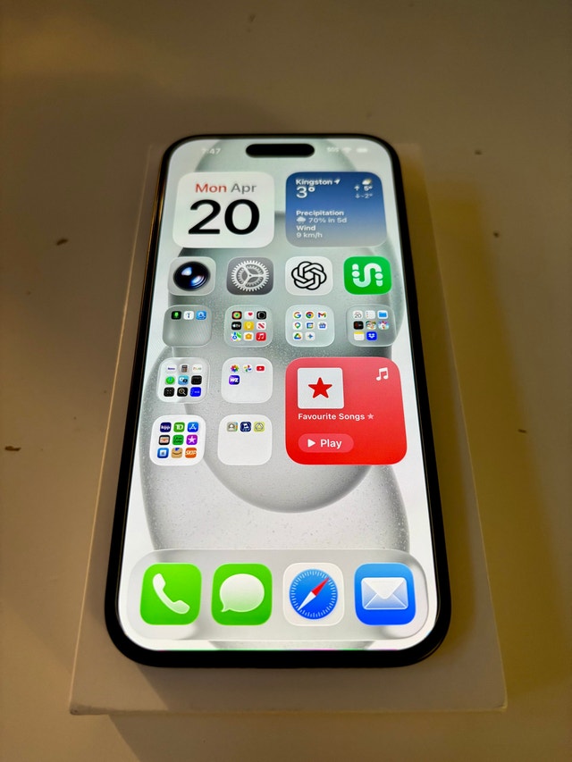 iPhone 15 - photo 2