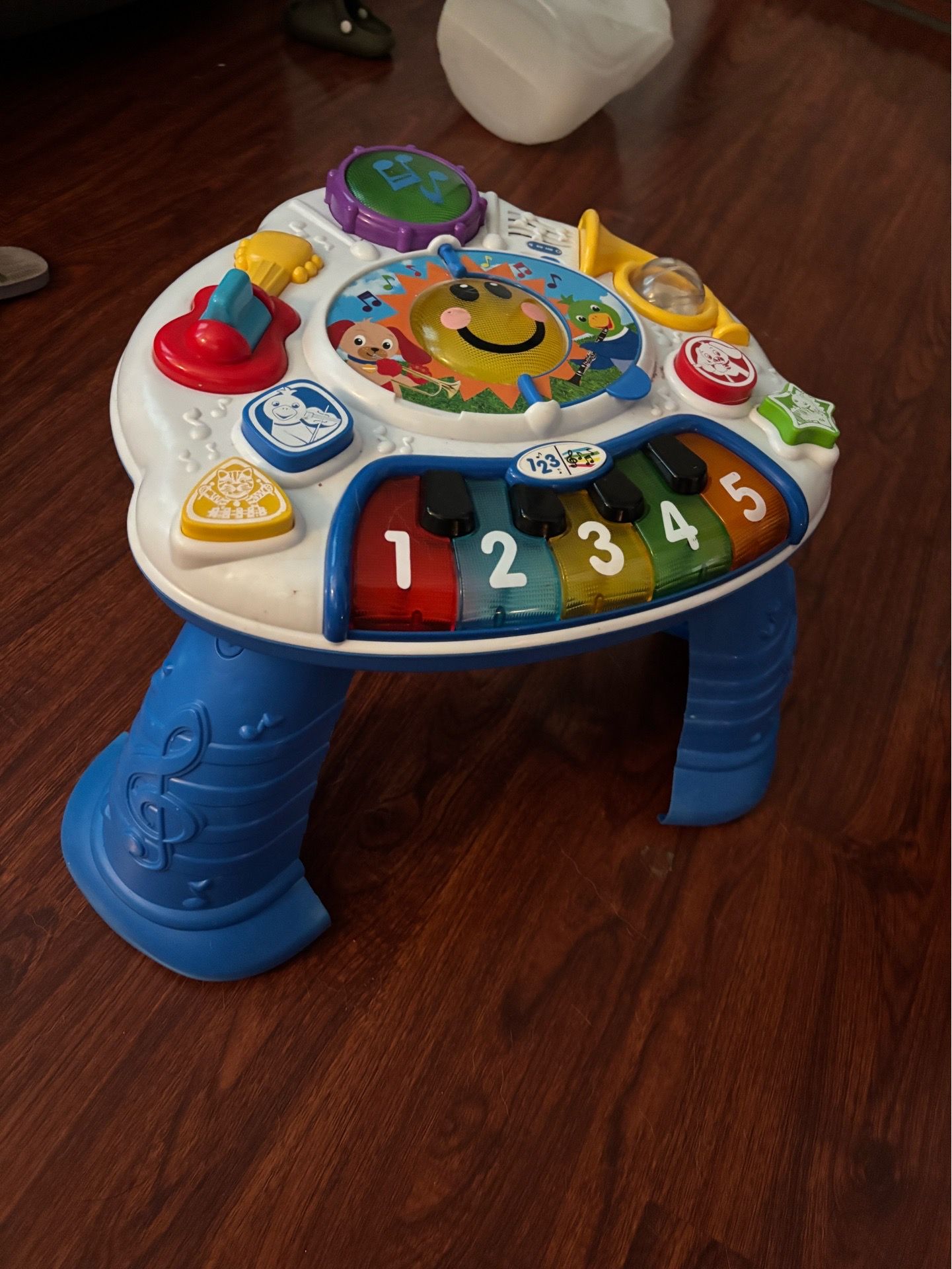 Kids play toy