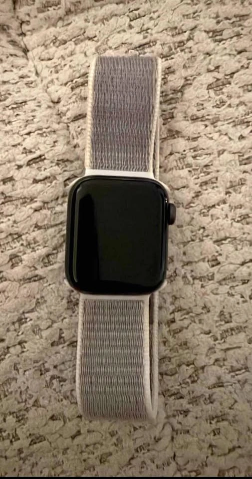 DEAL Apple Watch SE (40mm)