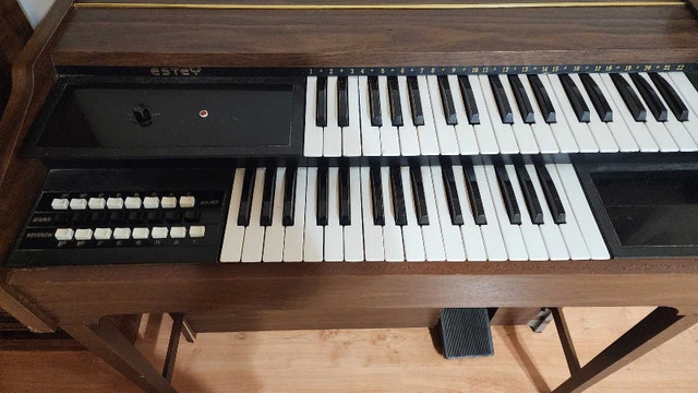 Vintage Estey Electric Organ - photo 2