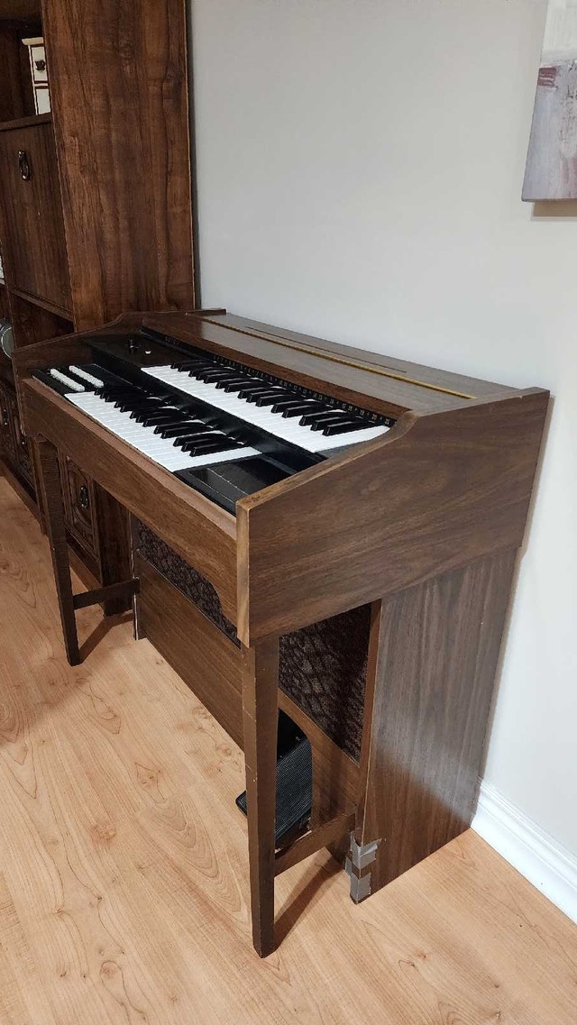 Vintage Estey Electric Organ - photo 3
