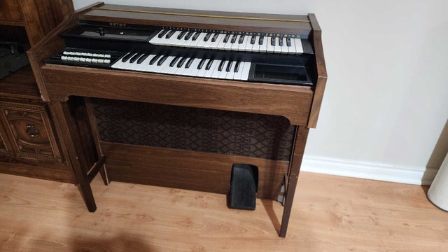 Vintage Estey Electric Organ - photo 4