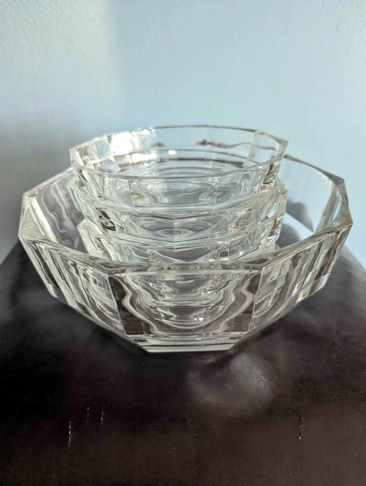 Dessert or salad bowl and 5 serving bowls