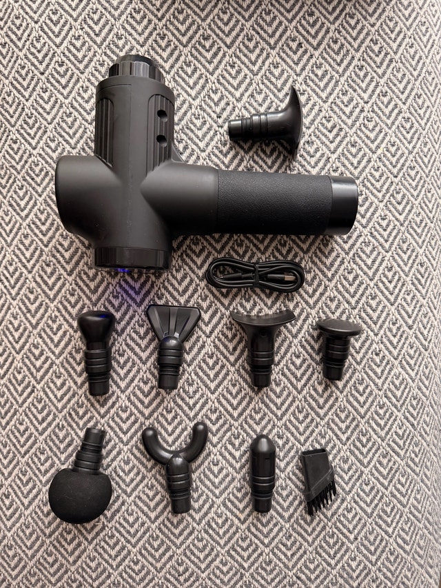 Massage gun with 8 heads & 30 speeds - like new - photo 3