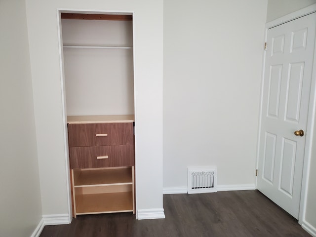 Rooms for Rent Near McMaster University - photo 2