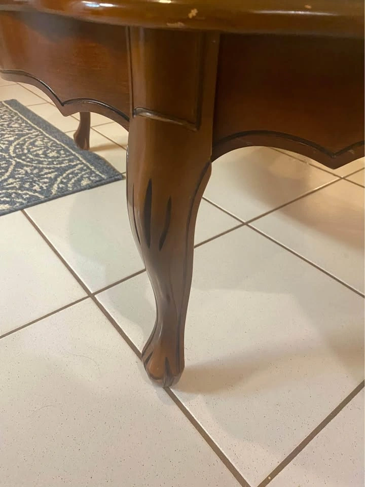 Round mahogany coffee table. - photo 2