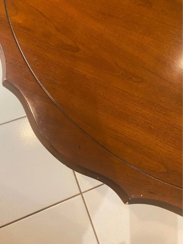 Round mahogany coffee table. - photo 3