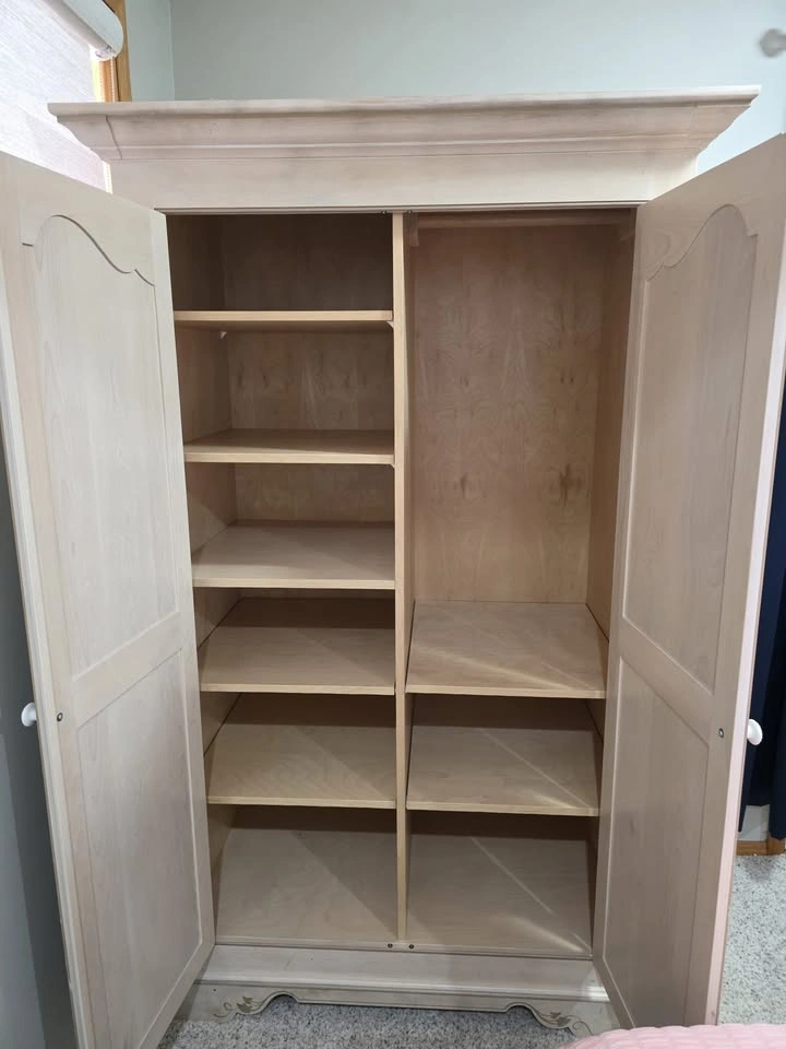 French Provincial Solid Wood Armoire / Wardrobe — Whitewash Fini - photo 2