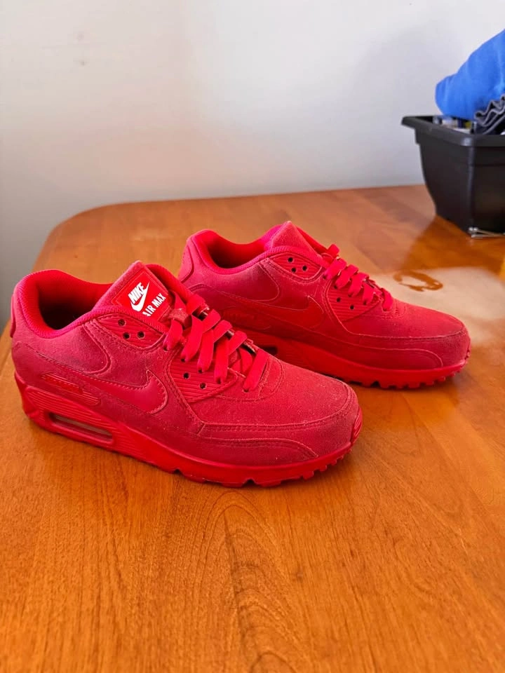 Nike Air Max 90s in Triple Red (If ad is up it’s available)