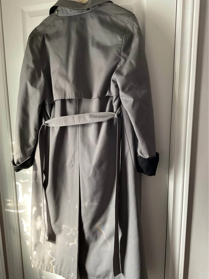 Vintage 80’s Women’s London Fog Trench Coat - photo 2