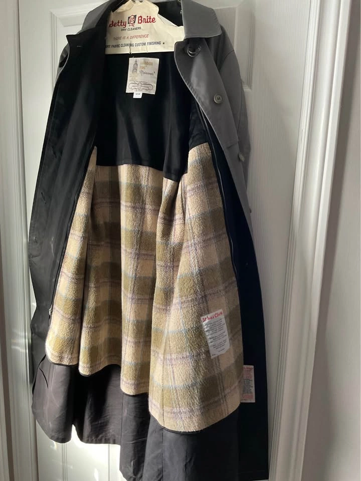 Vintage 80’s Women’s London Fog Trench Coat - photo 3