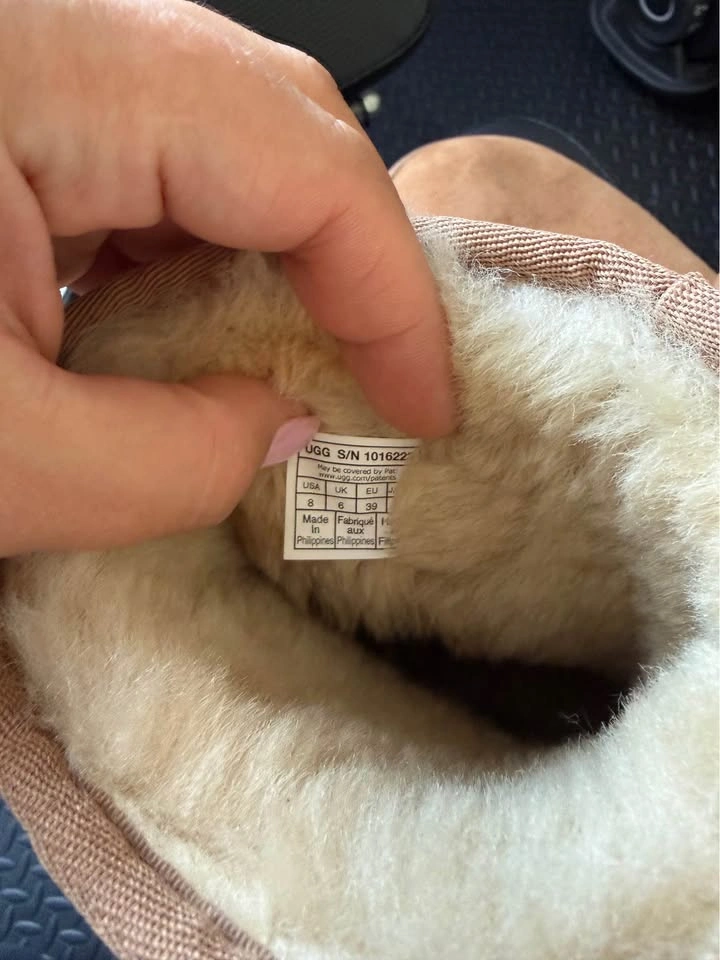 UGG Classic Short Boots Size 8 (EU 39) 🤎 - photo 2