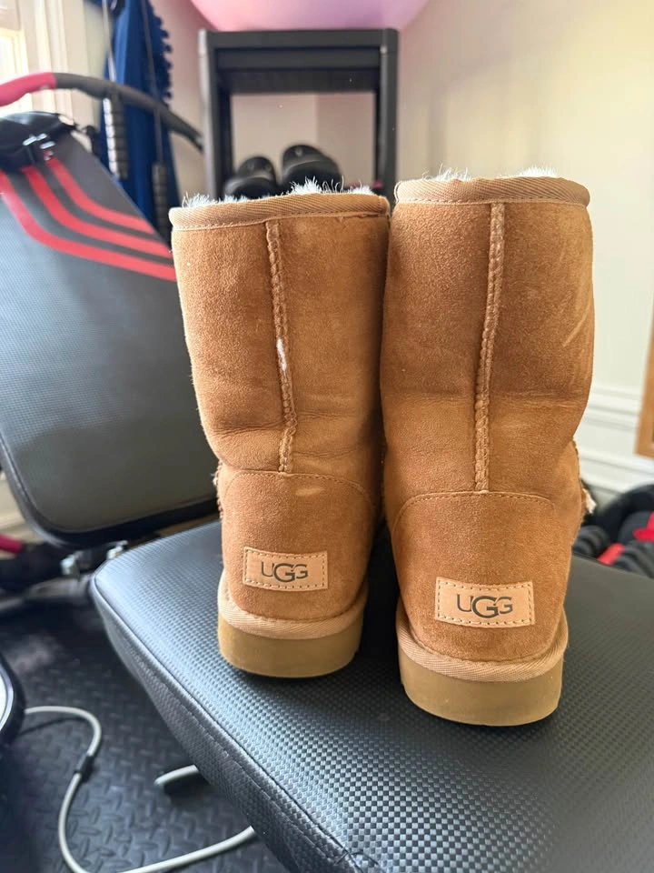 UGG Classic Short Boots Size 8 (EU 39) 🤎 - photo 4