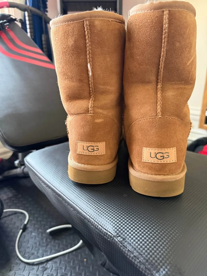 UGG Classic Short Boots Size 8 (EU 39) 🤎 - photo 5