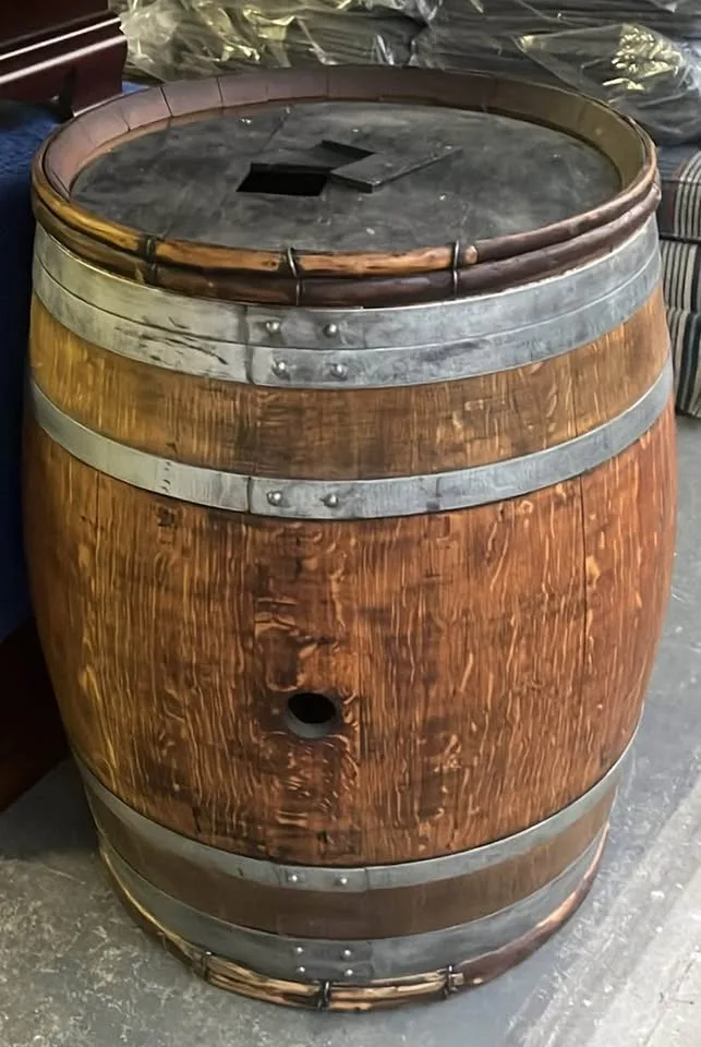 🍷 Antique Solid Oak Whiskey / Wine Barrel – Rustic Charm 🍷 image indicator(2)