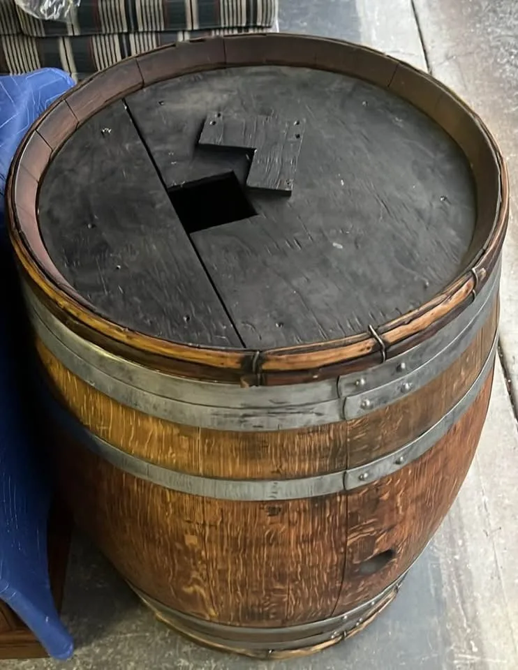 🍷 Antique Solid Oak Whiskey / Wine Barrel – Rustic Charm 🍷 image indicator(3)