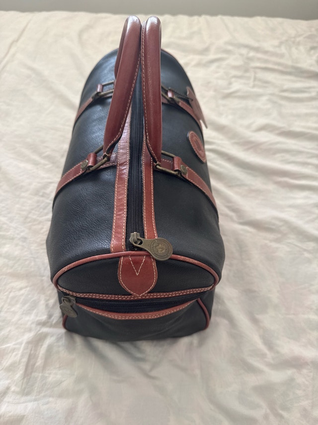 Delane Canada Leather Duffel Bag (Good Condition) - photo 2