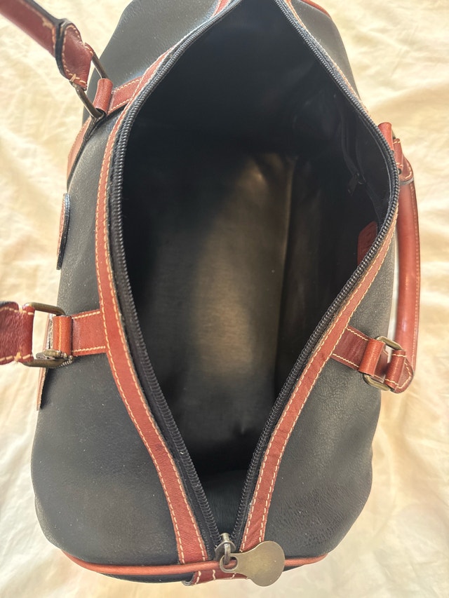 Delane Canada Leather Duffel Bag (Good Condition) - photo 4