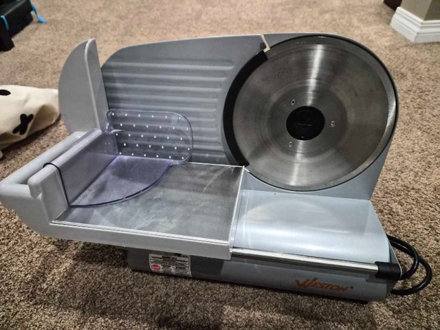 9" Meat Slicer - Great Condition - photo 2