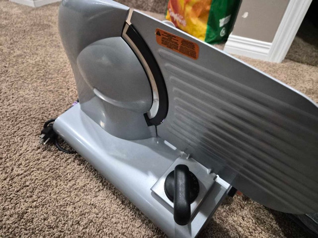 9" Meat Slicer - Great Condition - photo 3