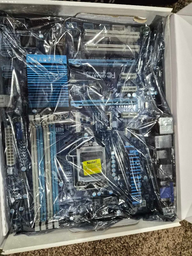 2 Broken Motherboards - photo 2