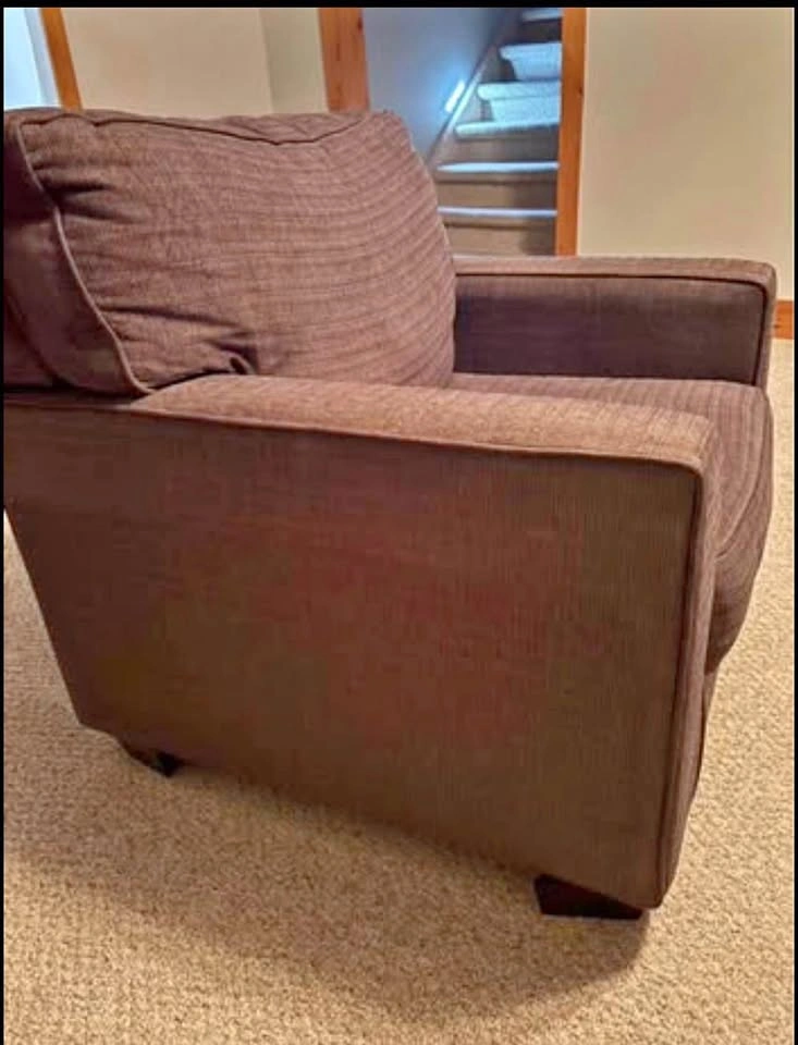 Large Comfortable Sofa Chair / Accent Chair – Clean - MOVING nee