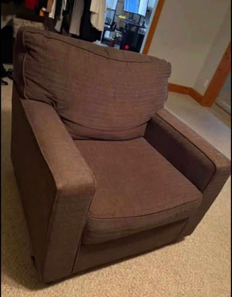 Large Comfortable Sofa Chair / Accent Chair – Clean - MOVING nee - photo 3