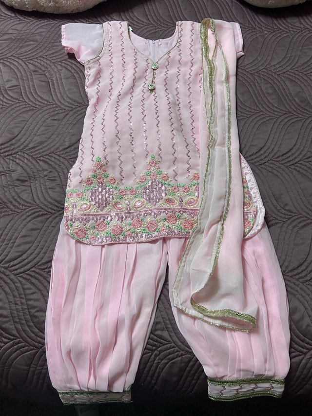 Girls Indian outfits - photo 2