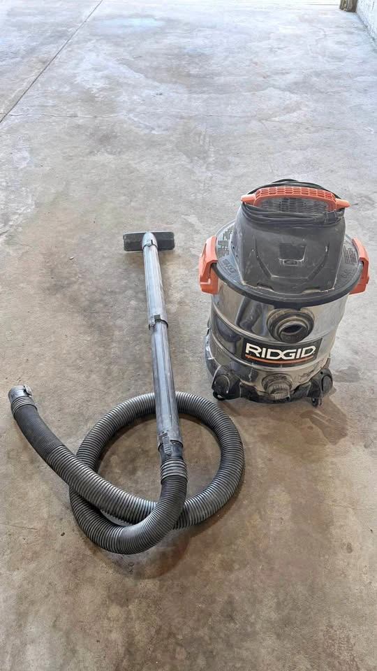 RIDGID 37.5L Wet Dry Shop Vacuum
