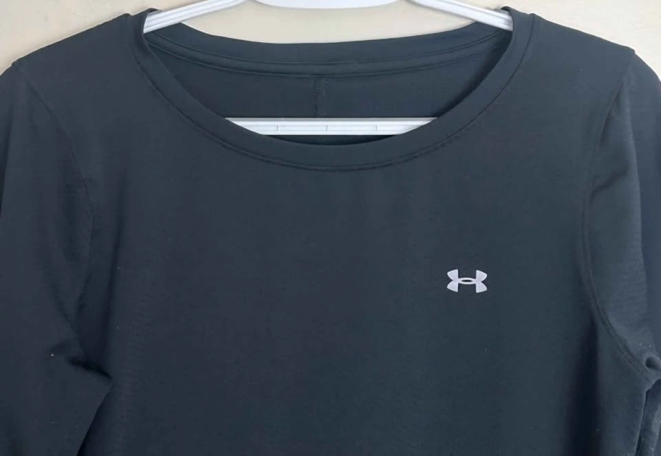 Under Armour Men's Black Long Sleeve Performance Shirt. MEDIUM. - photo 3